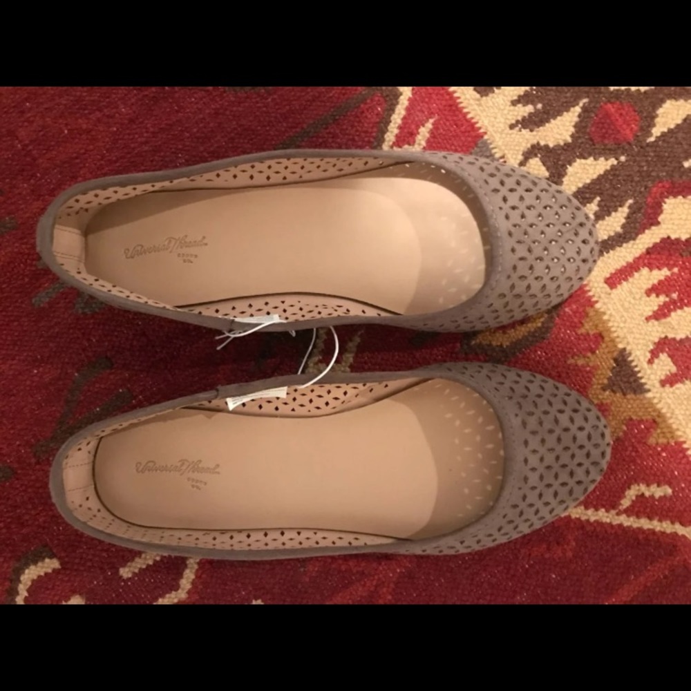 Universal thread cutout flats